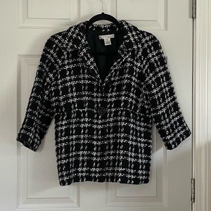 LIKE NEW WDNY Black/White Cropped Sweater